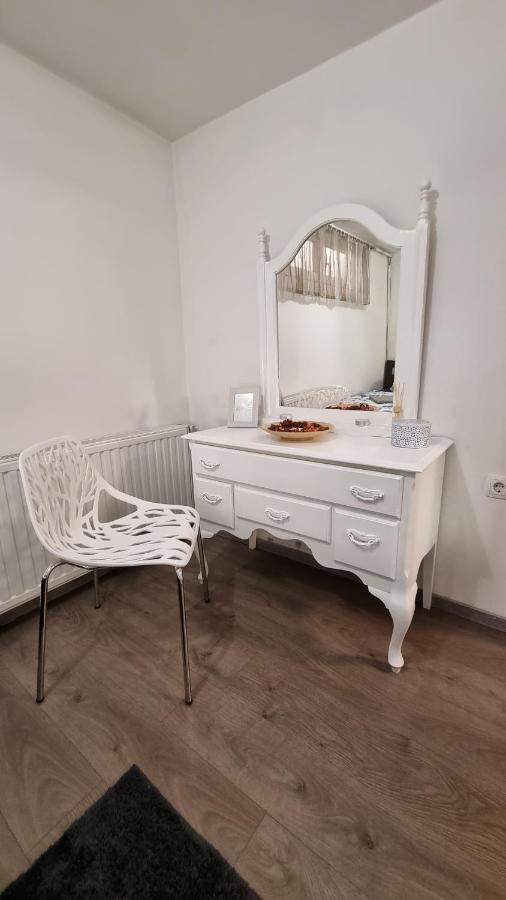 Apartment *** 