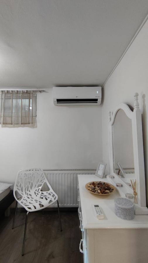Apartment *** 